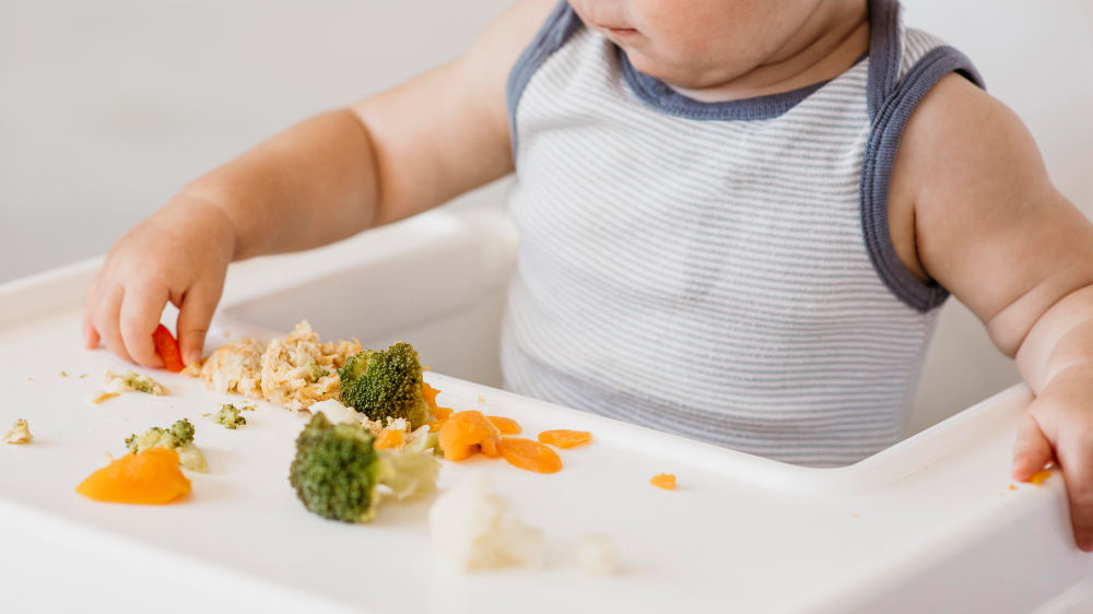 baby eating
